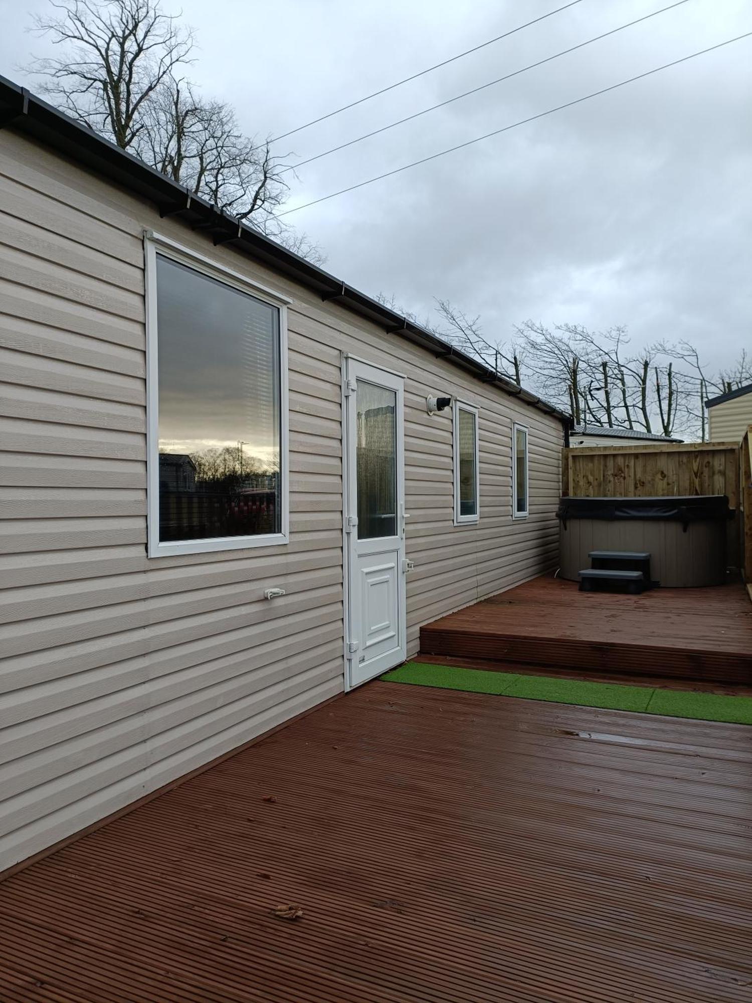 Villa Hillingworth'S Hot Tub Retreat - Lochmaben Dumfries Exterior foto